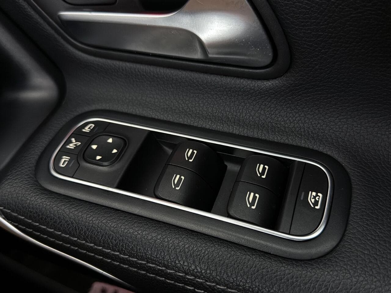 Mercedes-Benz CLA thumbnail Misc Controls