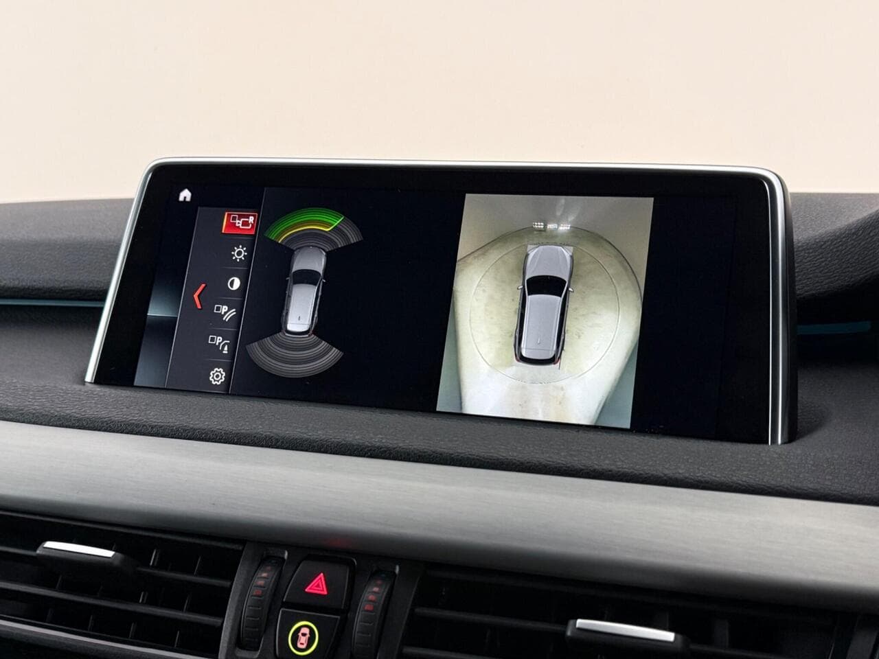 BMW X5 thumbnail Infotainment System