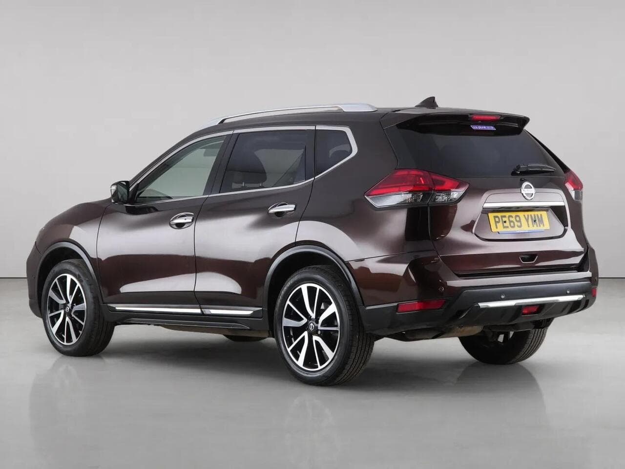 Nissan X-Trail thumbnail Rear Left