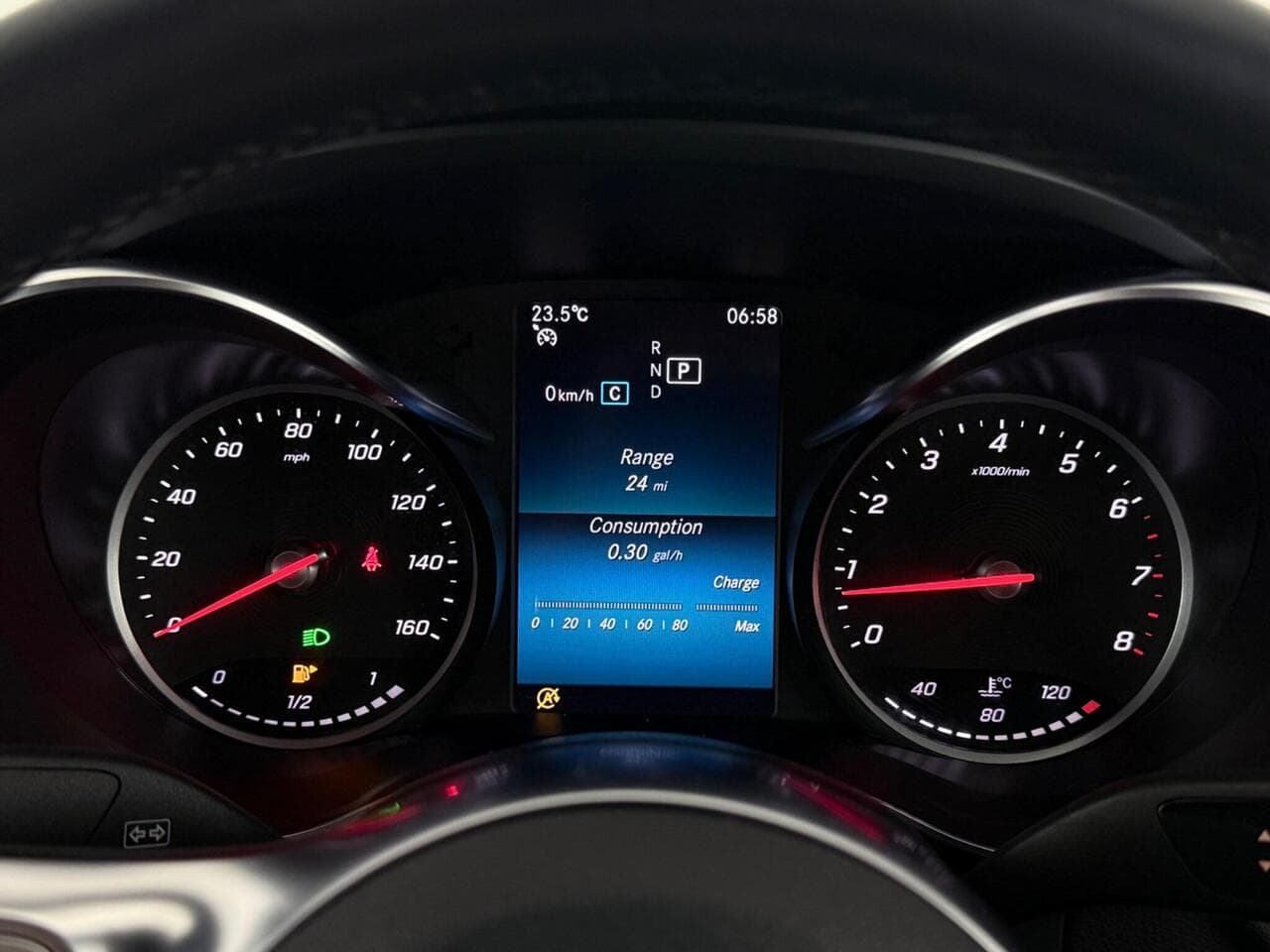 Mercedes-Benz C Class thumbnail Driver Instruments