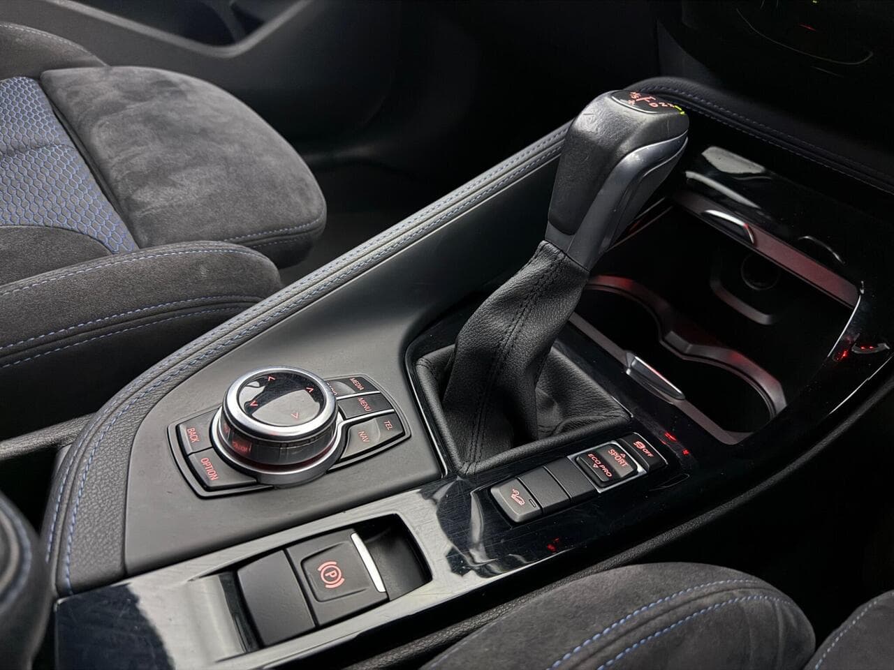 BMW X1 thumbnail Interior Front