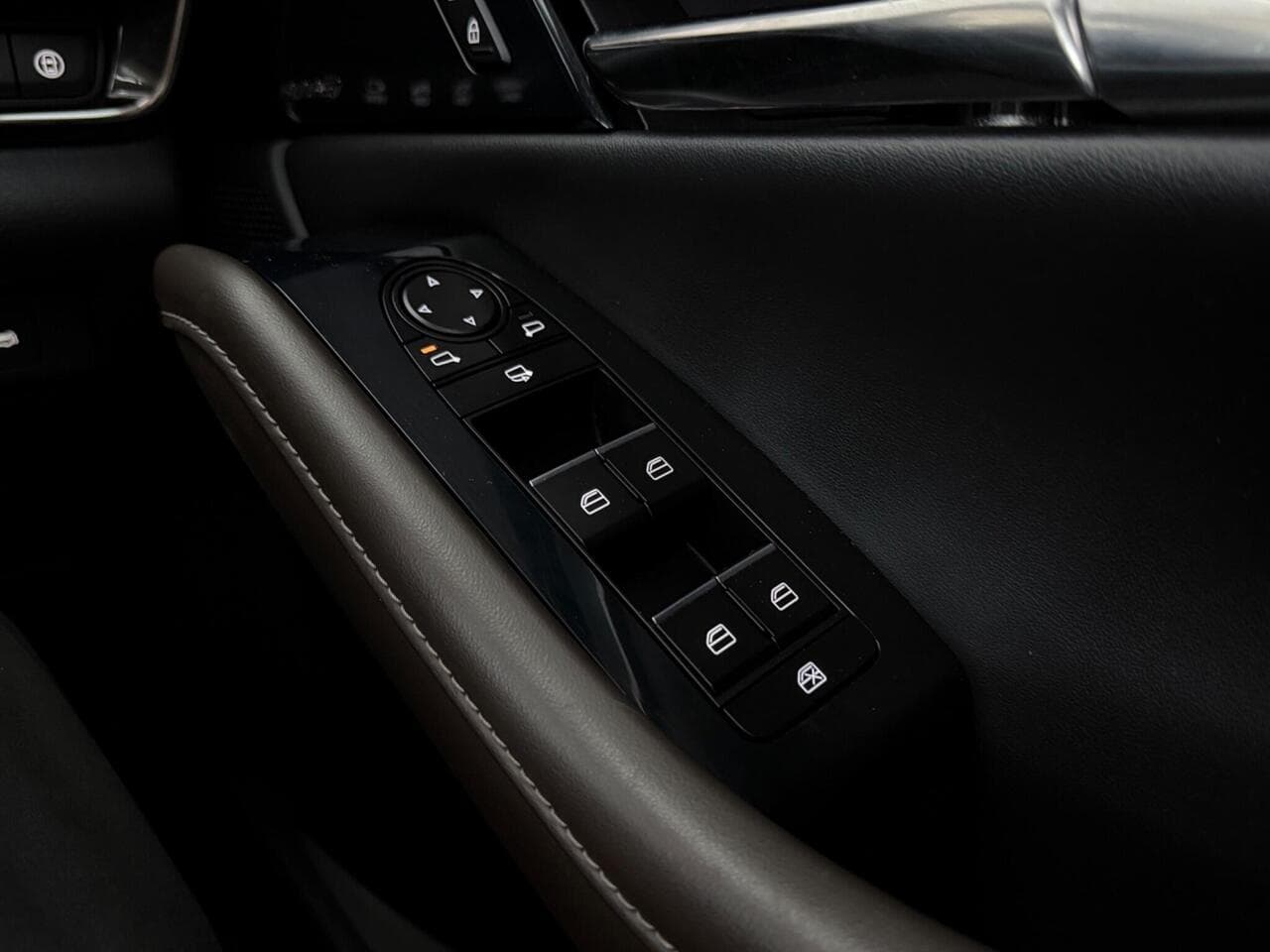 Mazda CX-30 thumbnail Misc Controls