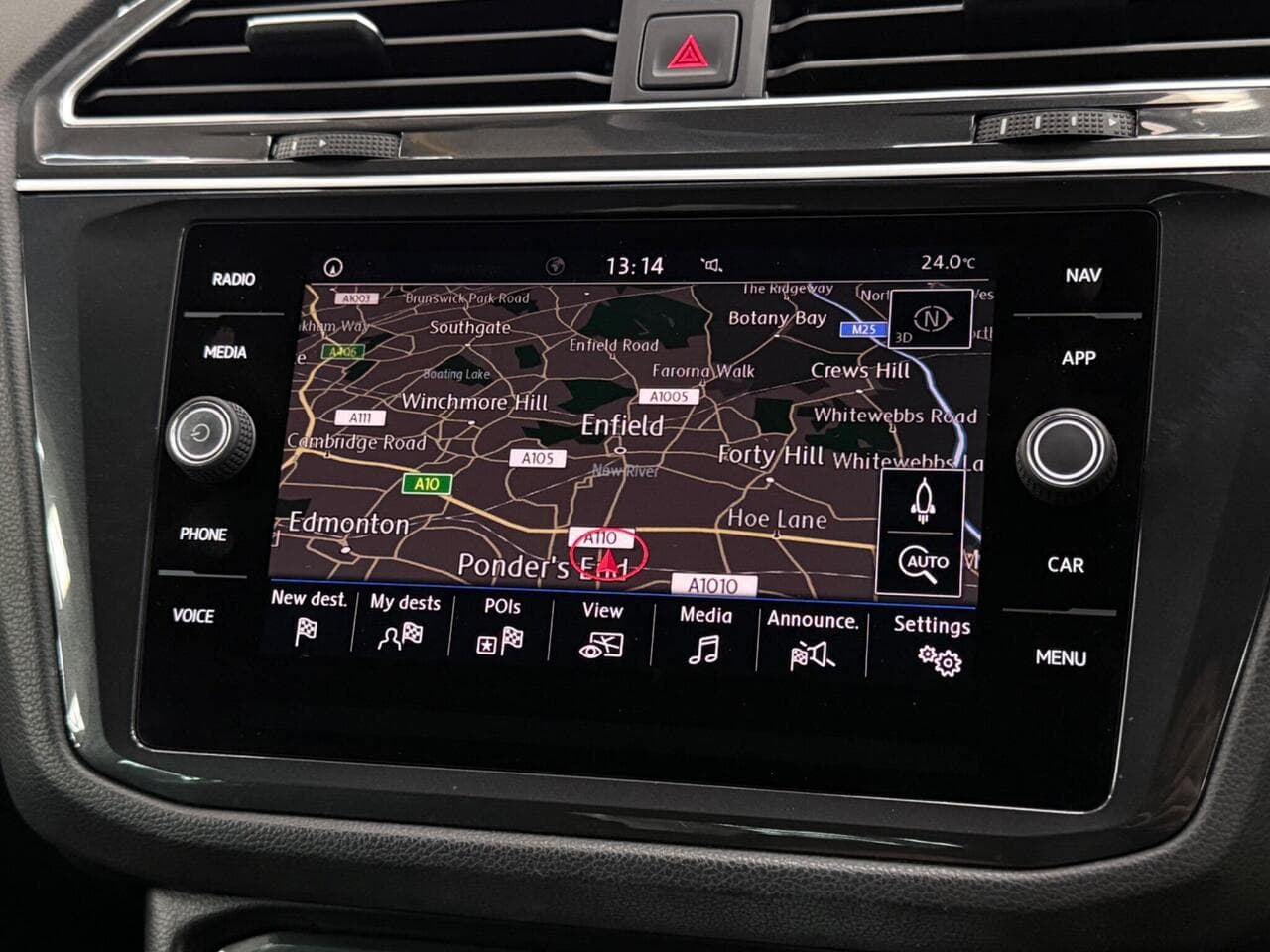 Volkswagen Tiguan thumbnail Infotainment System