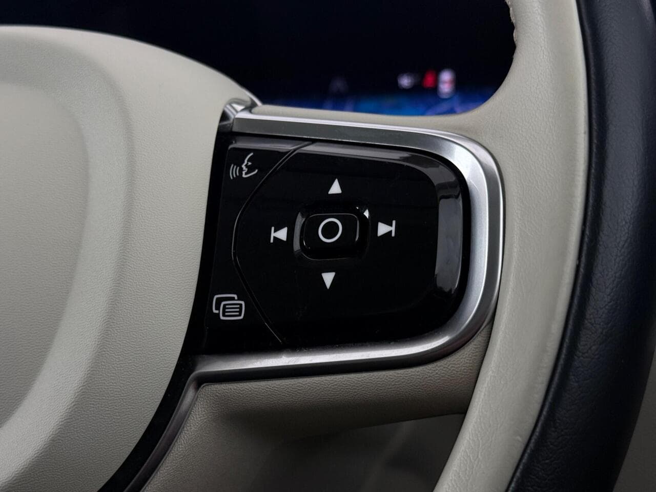 Volvo XC60 thumbnail Misc Controls