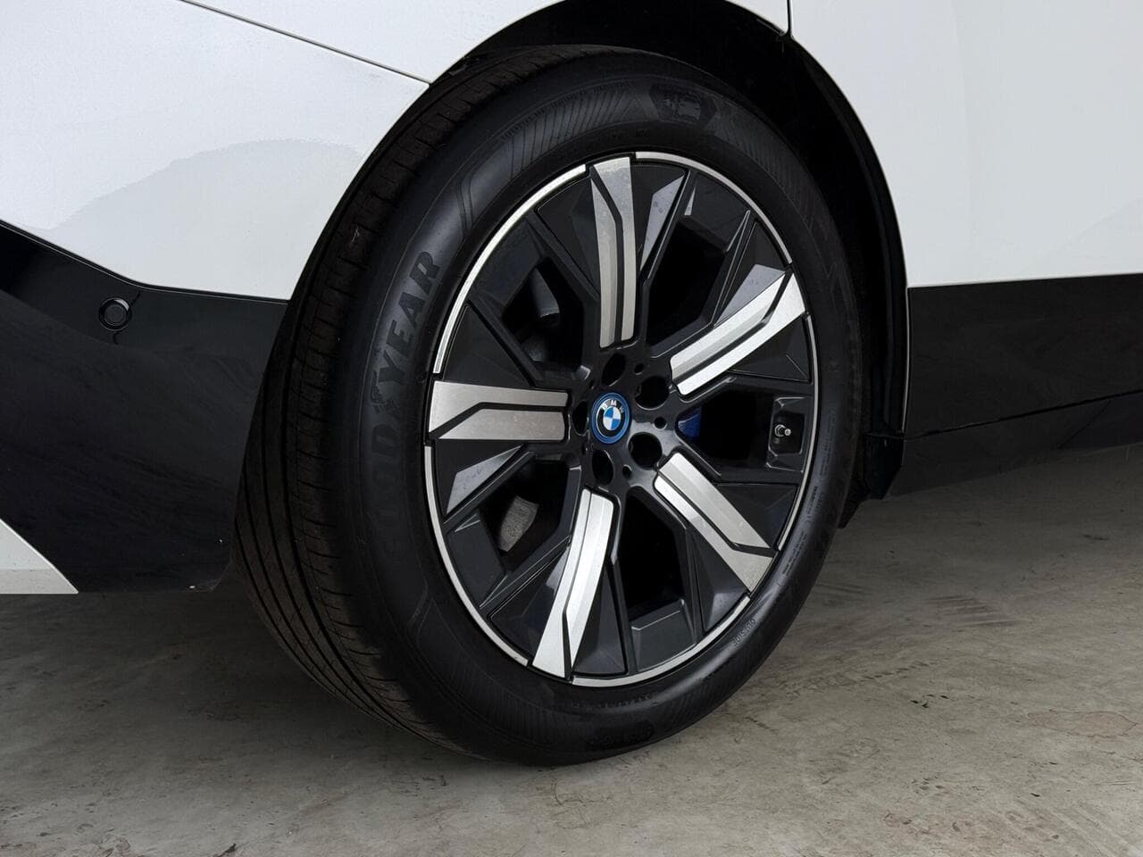 BMW iX thumbnail Wheel