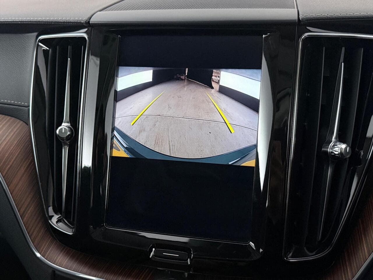 Volvo XC60 thumbnail Infotainment System