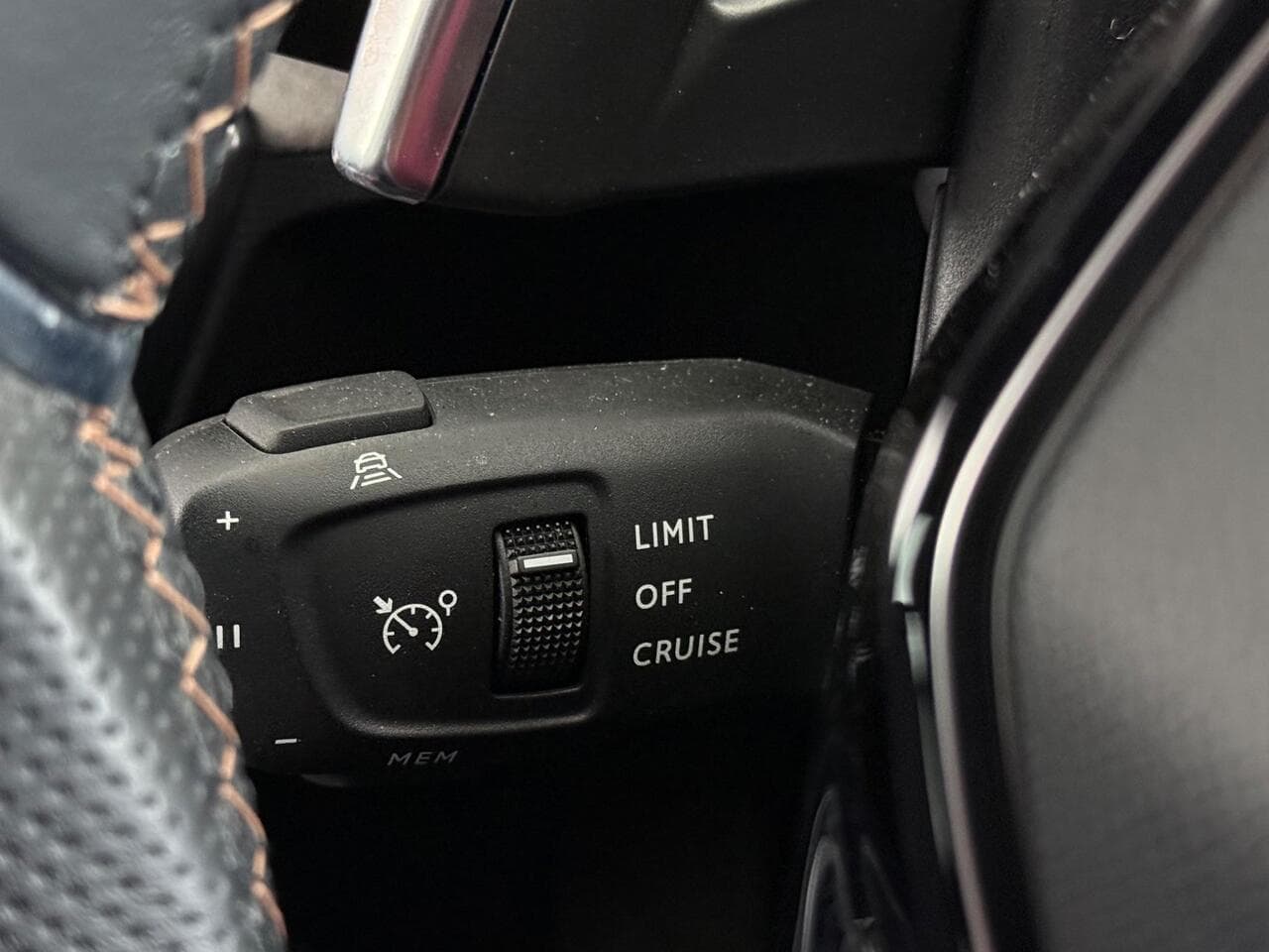 Peugeot 3008 thumbnail Misc Controls