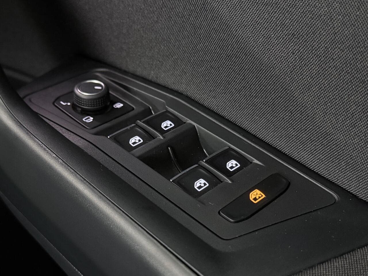 Volkswagen T-Roc thumbnail Misc Controls