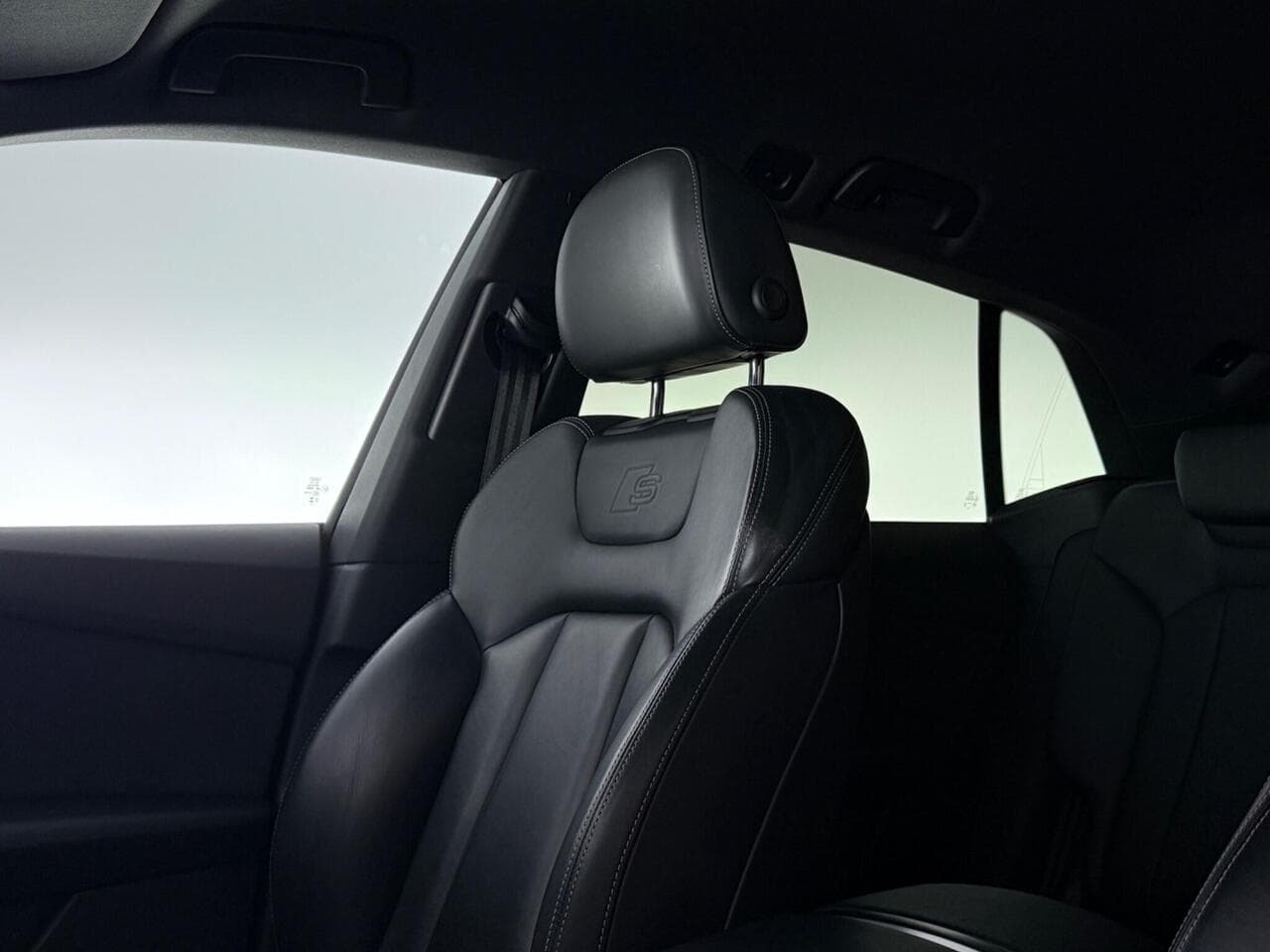 Audi Q8 thumbnail Seat Front Passenger