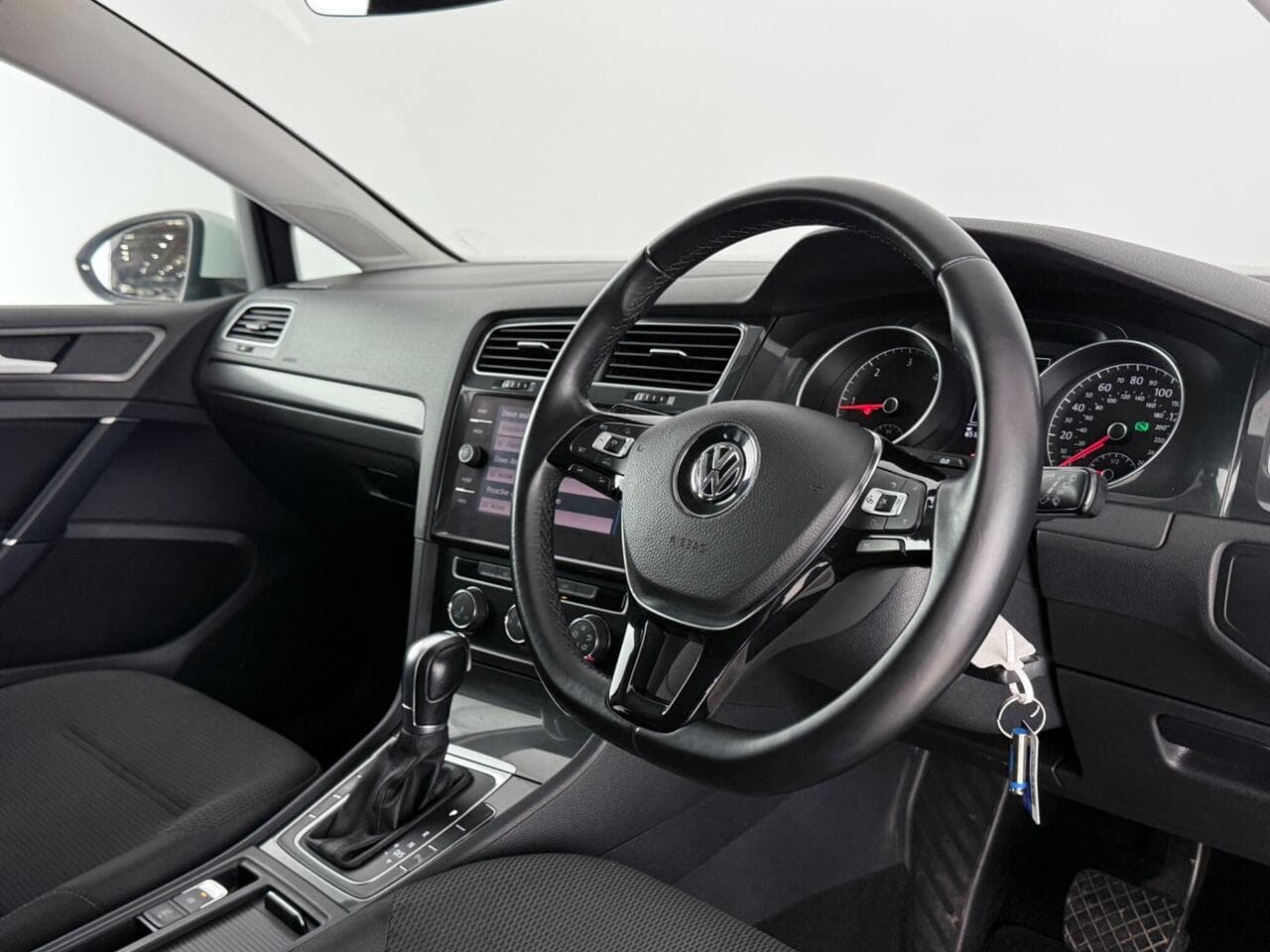 Volkswagen Golf thumbnail Interior Front