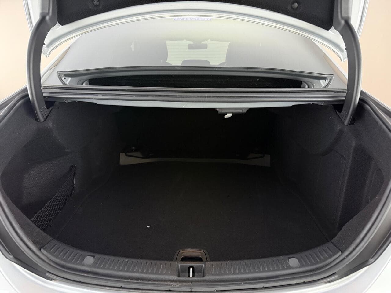 Mercedes-Benz E Class thumbnail Boot