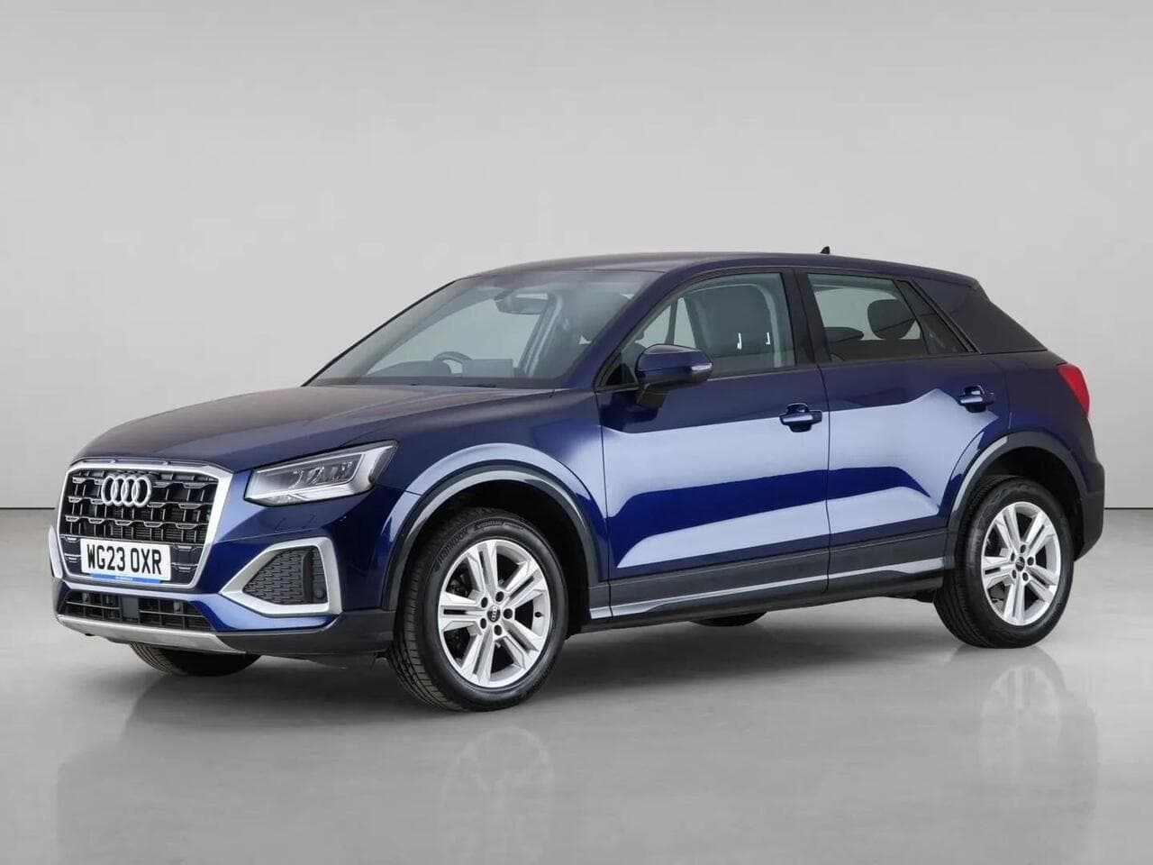 Audi Q2 thumbnail Front Left