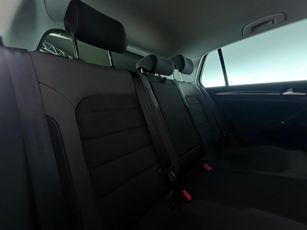 Volkswagen Golf thumbnail Seats Rear