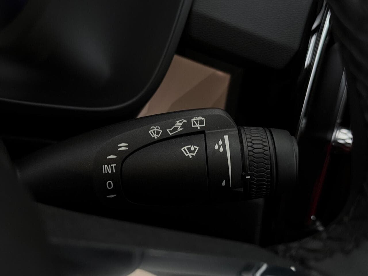 Volvo XC40 thumbnail Misc Controls