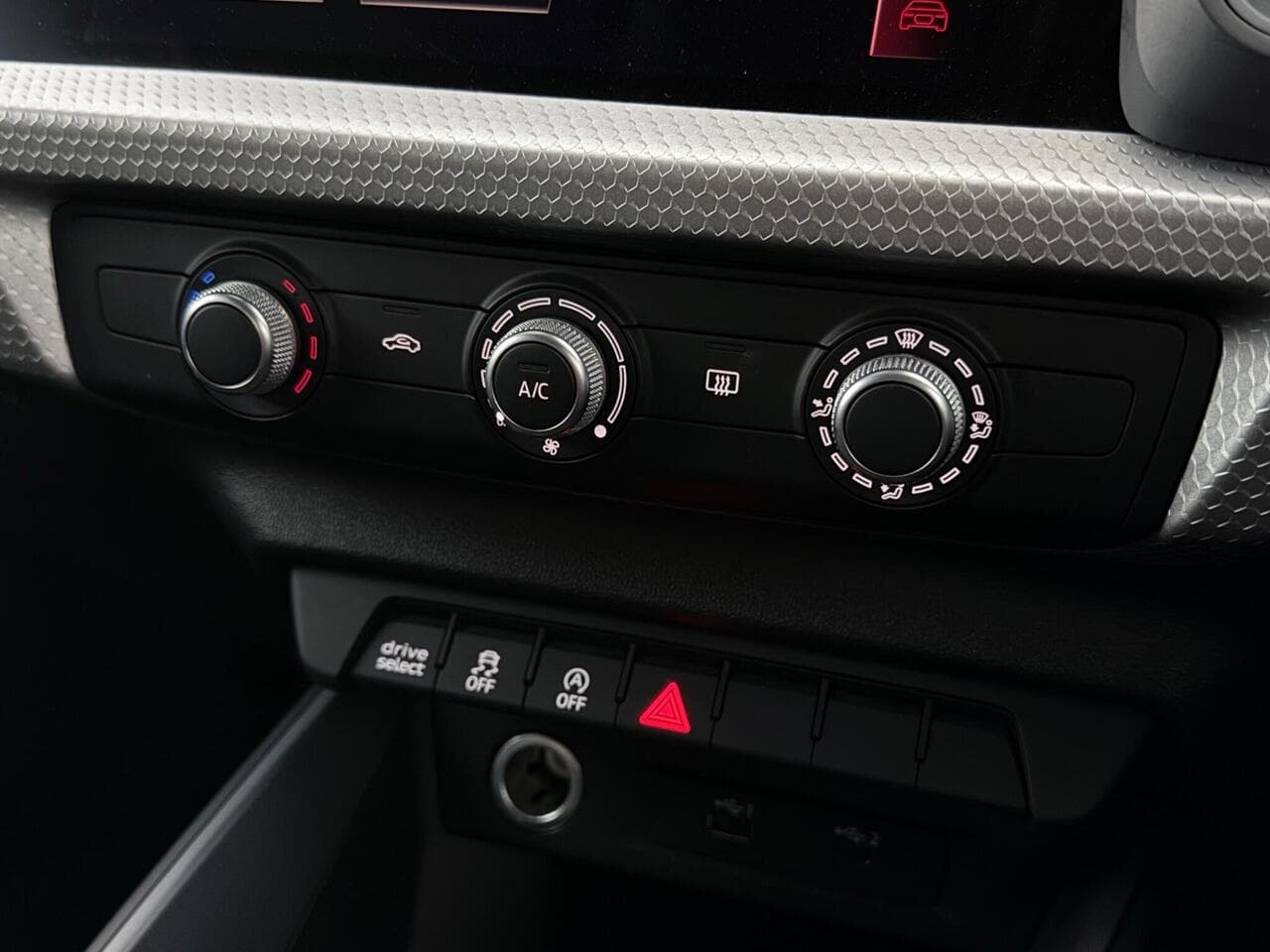 Audi A1 thumbnail Misc Controls