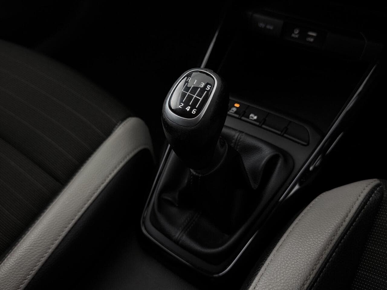 Kia Stonic thumbnail Interior Front