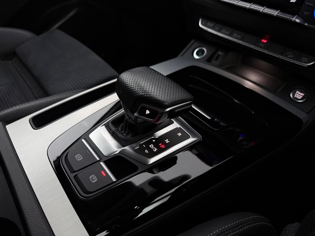Audi Q5 thumbnail Interior Front