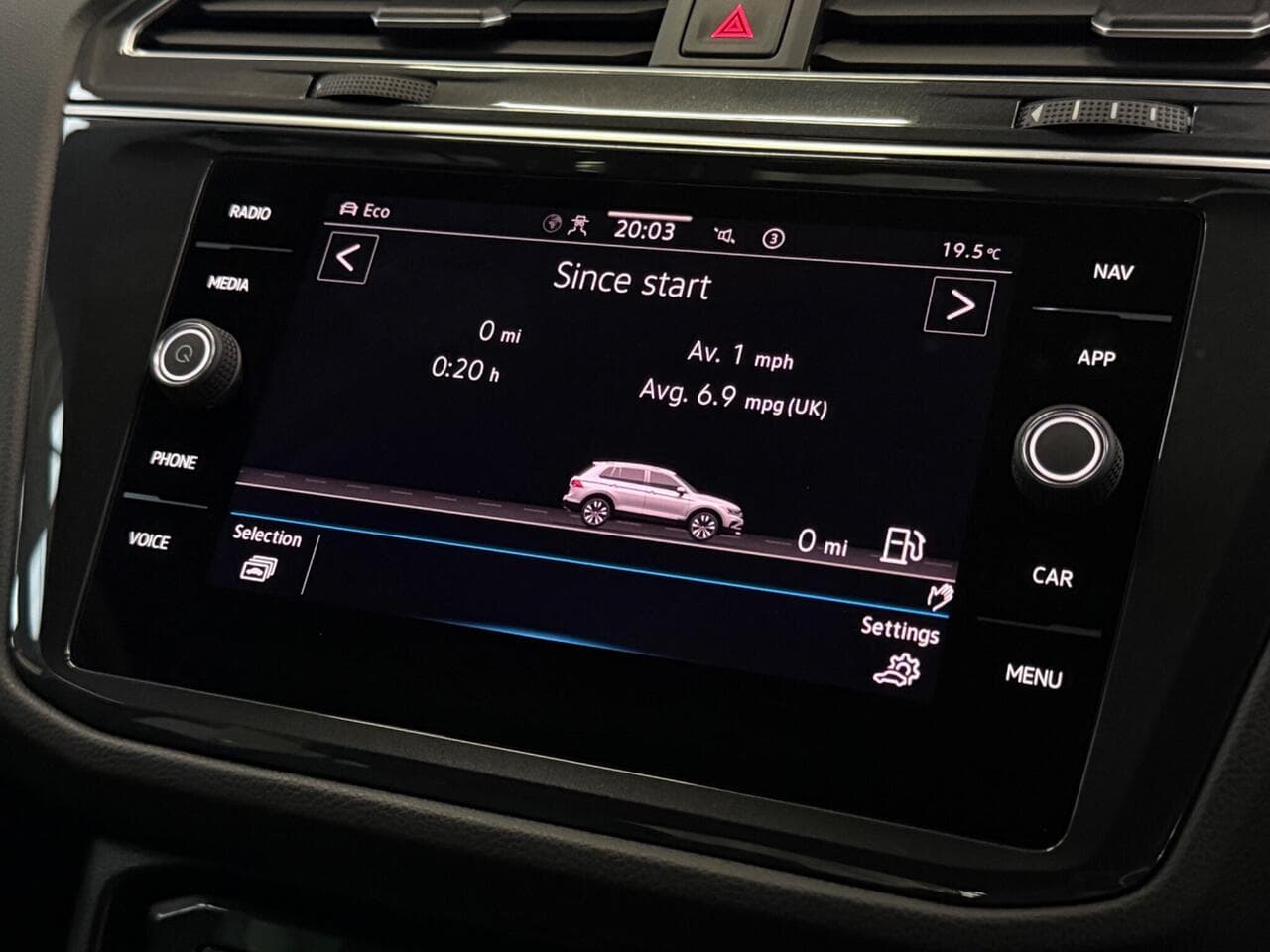 Volkswagen Tiguan thumbnail Infotainment System