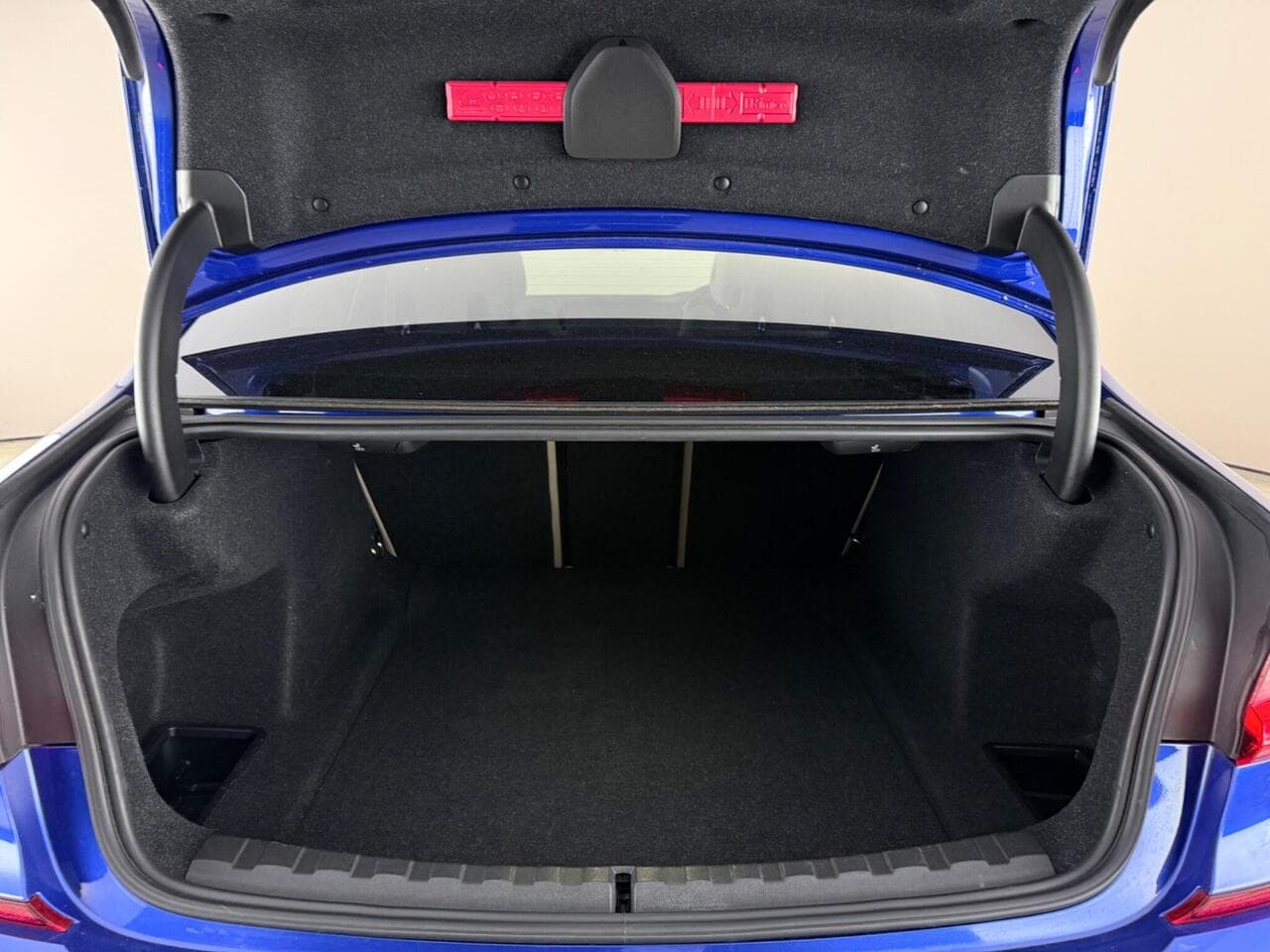 BMW 3 Series thumbnail Boot