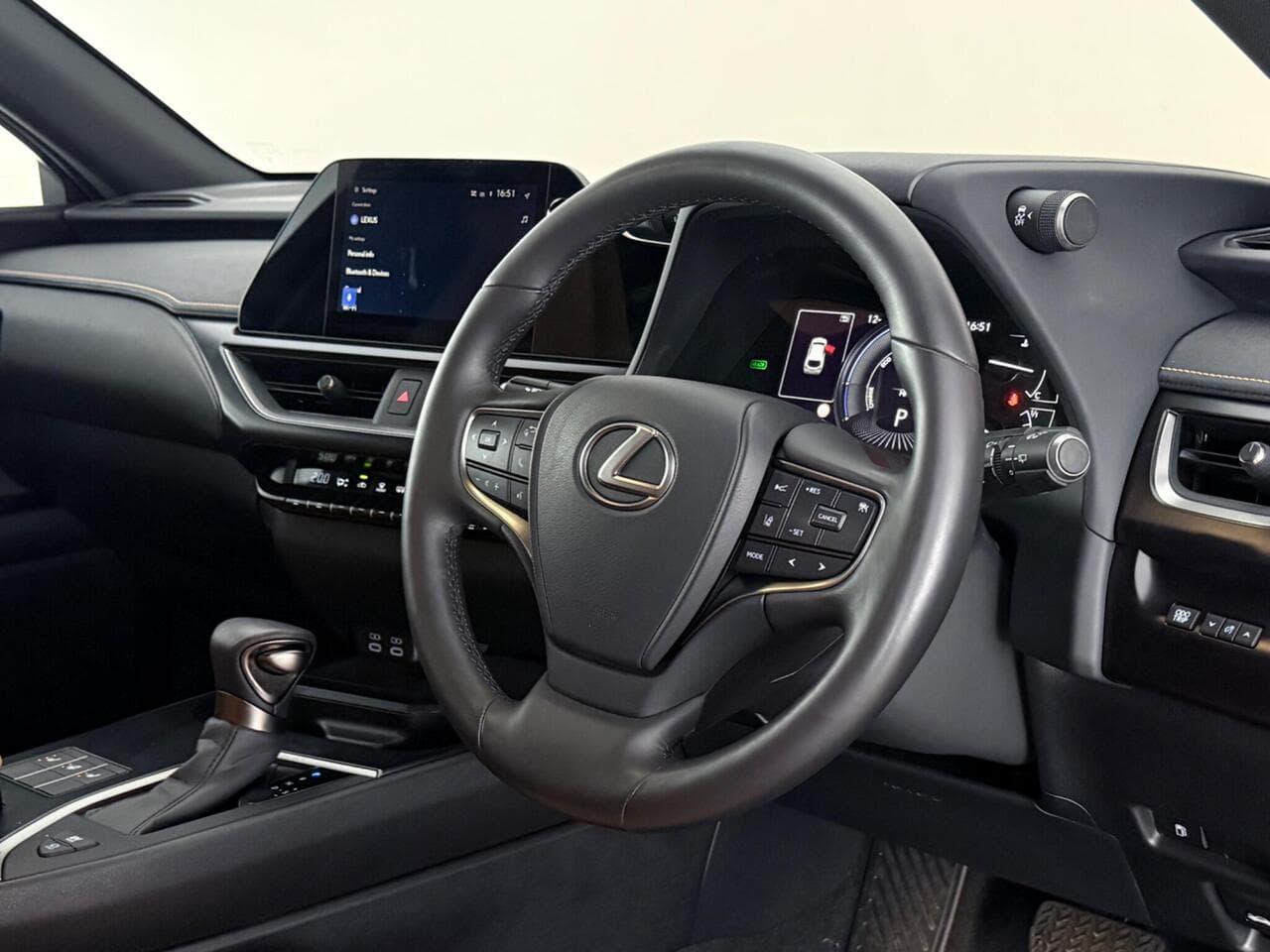 Lexus UX thumbnail Interior Front