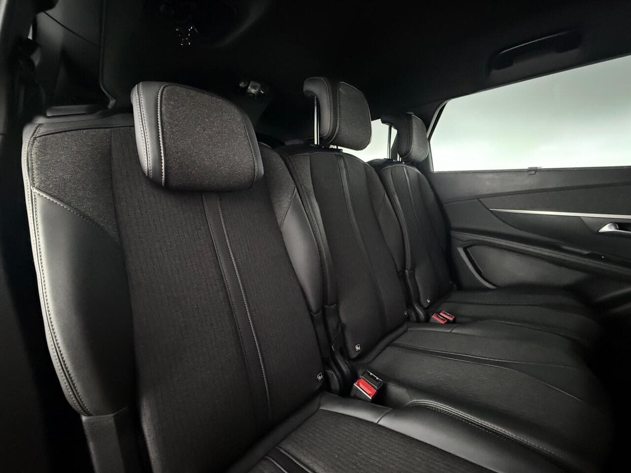 Peugeot 5008 thumbnail Seats Rear