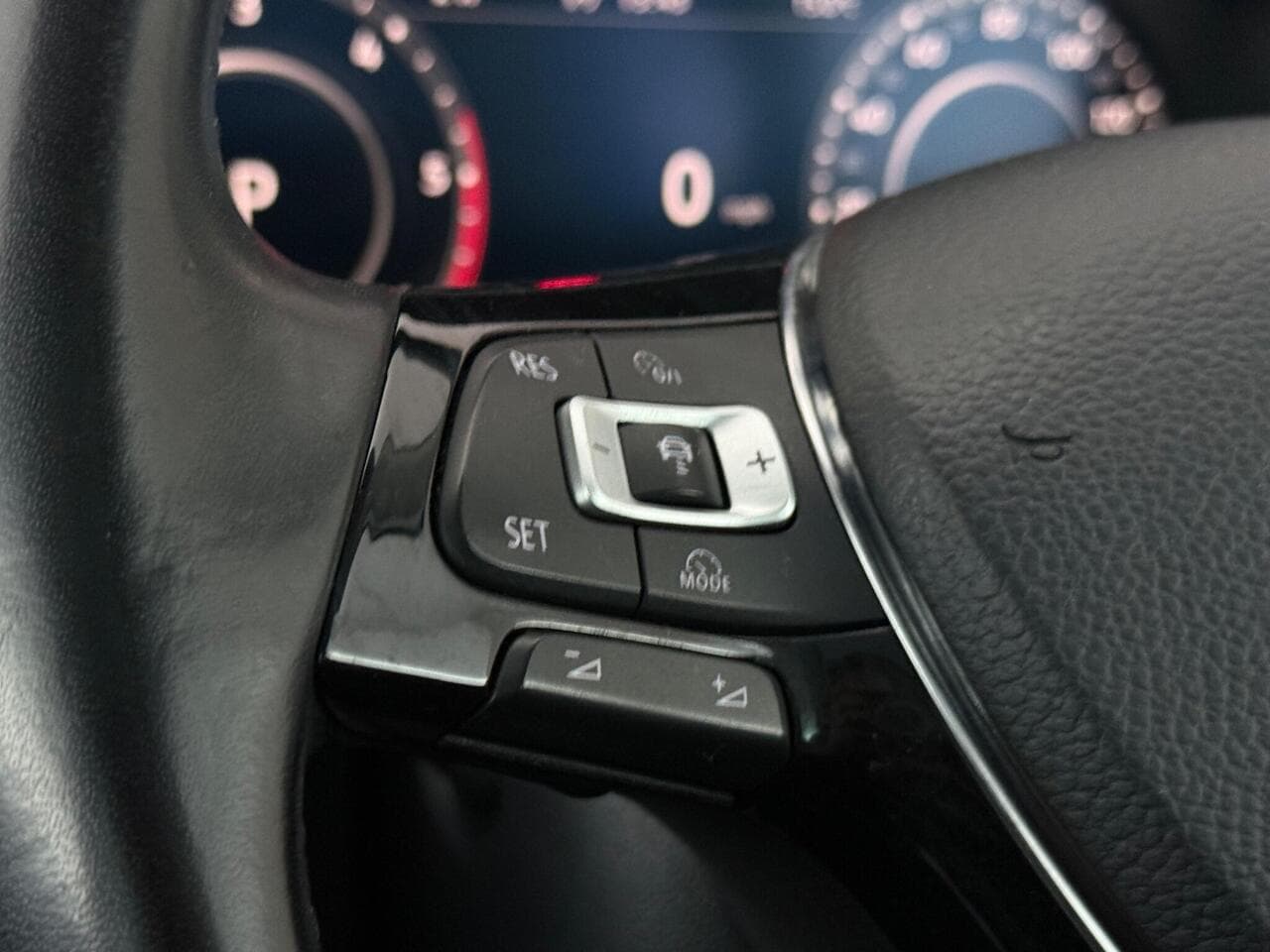 Volkswagen Tiguan thumbnail Misc Controls