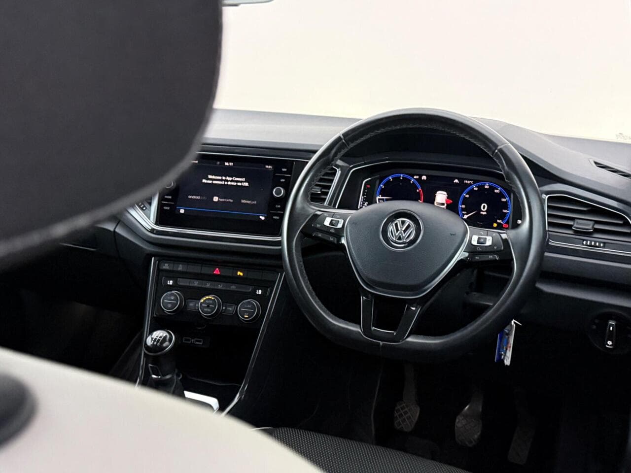 Volkswagen T-Roc thumbnail Interior Front