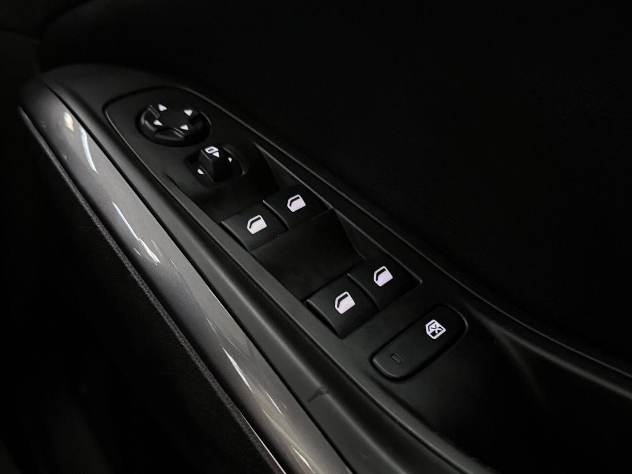 Vauxhall Grandland X thumbnail Misc Controls