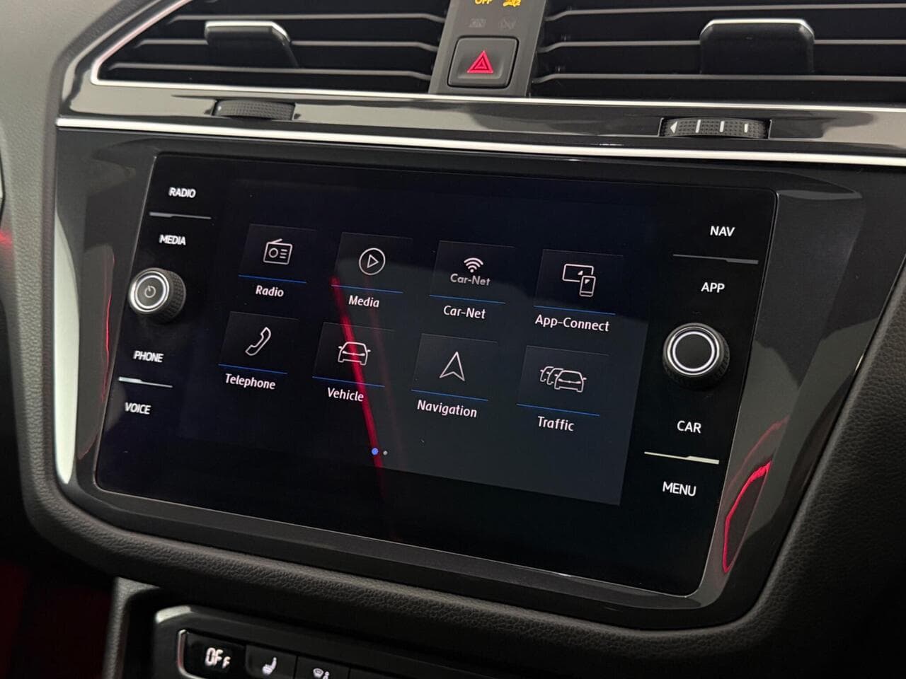 Volkswagen Tiguan thumbnail Infotainment System