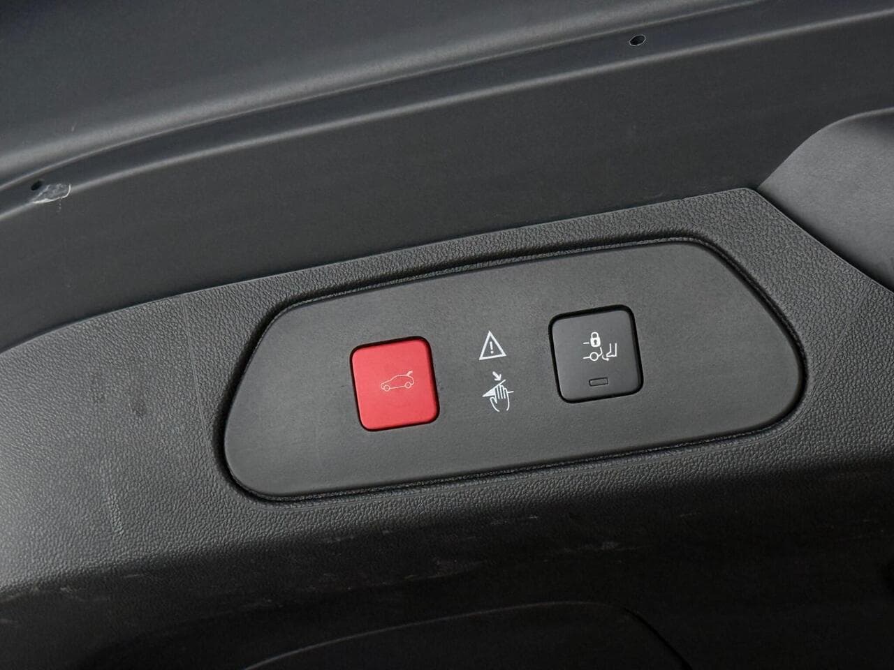 Vauxhall Grandland X thumbnail Misc Controls