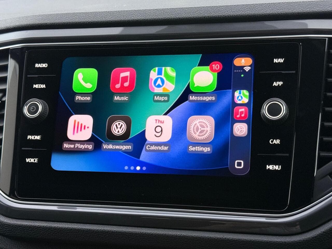 Volkswagen T-Roc thumbnail Infotainment System
