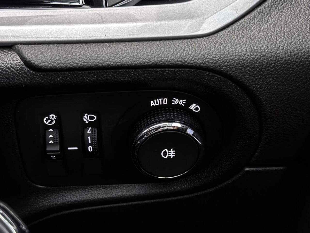 Vauxhall Grandland thumbnail Misc Controls