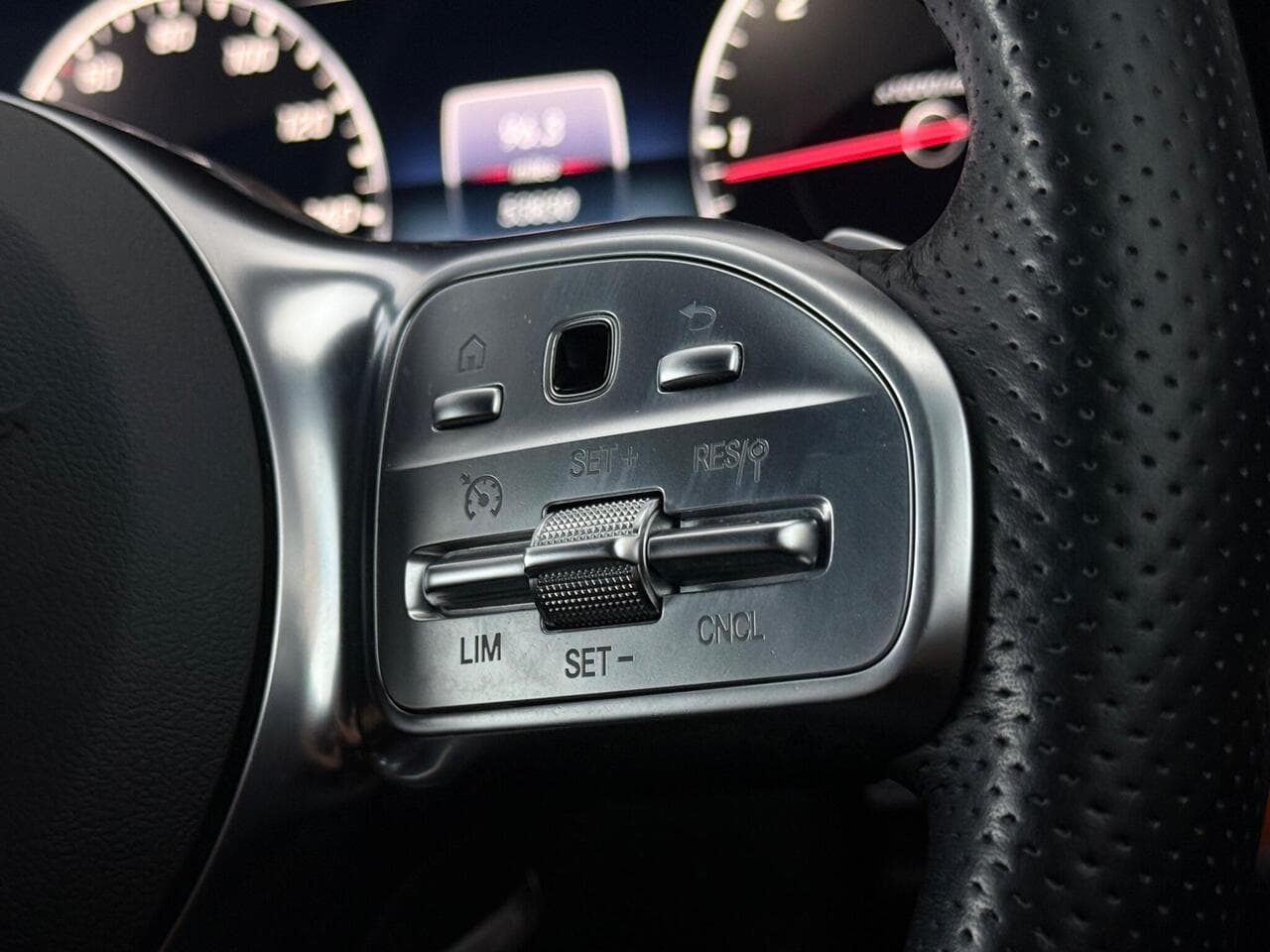 Mercedes-Benz E Class thumbnail Misc Controls