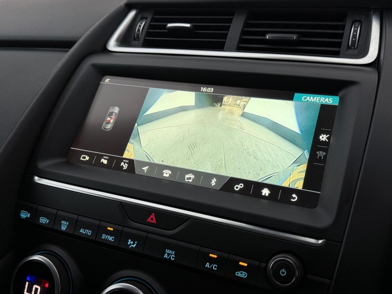 Jaguar E-PACE thumbnail Infotainment System