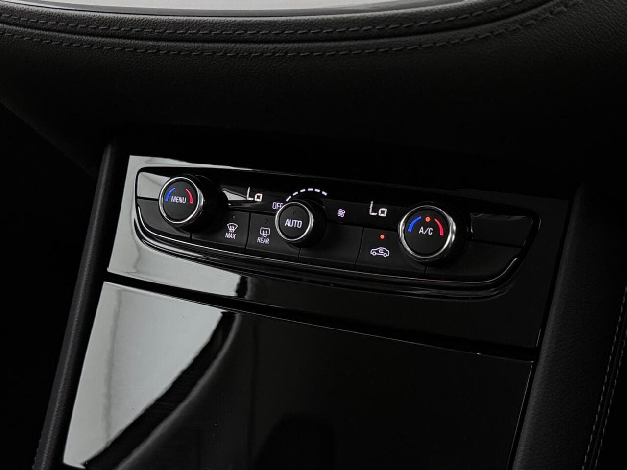 Vauxhall Grandland X thumbnail Misc Controls