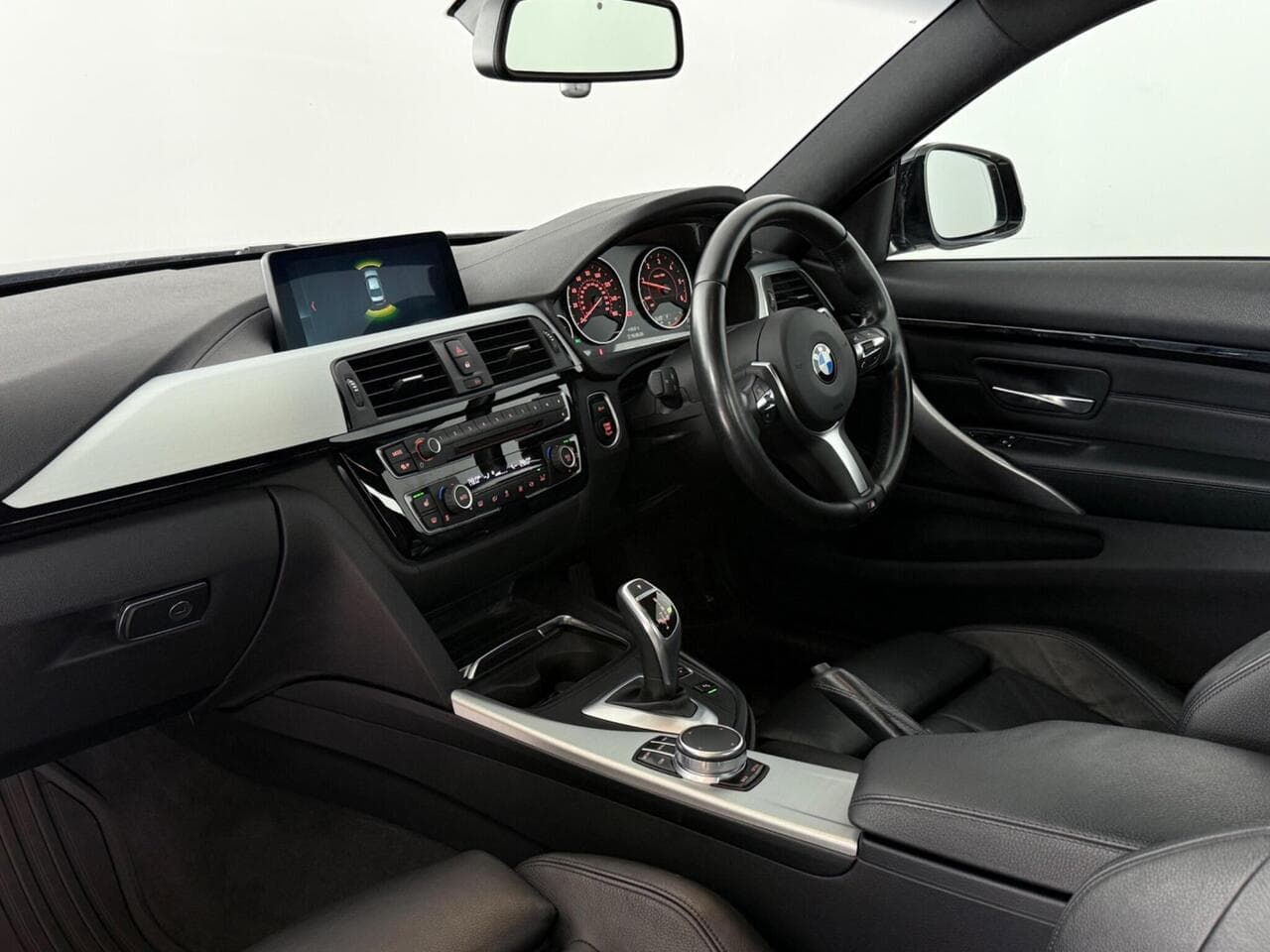 BMW 4 Series thumbnail Interior Front