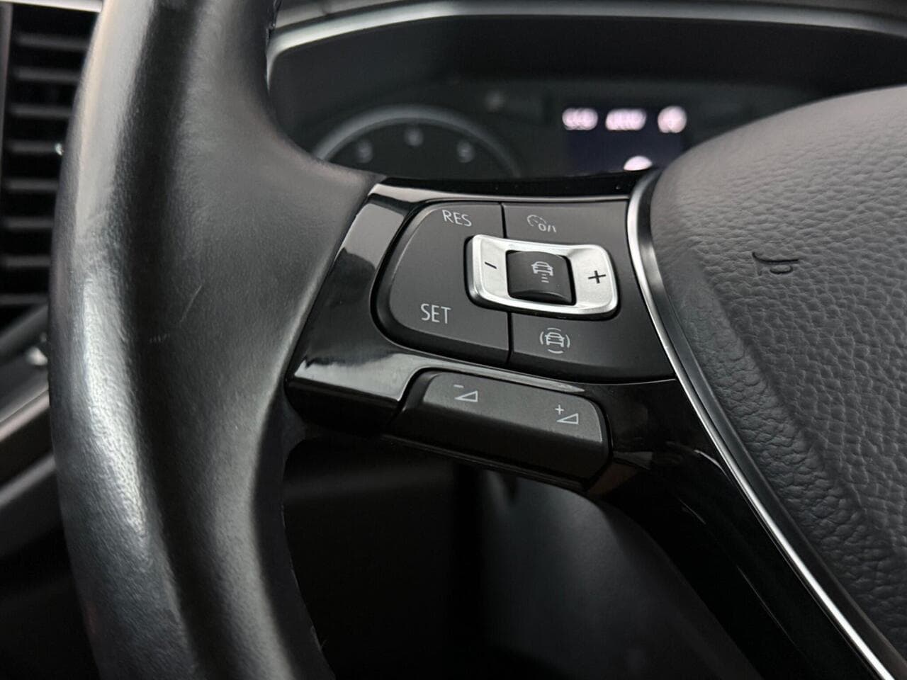 Volkswagen T-Roc thumbnail Misc Controls