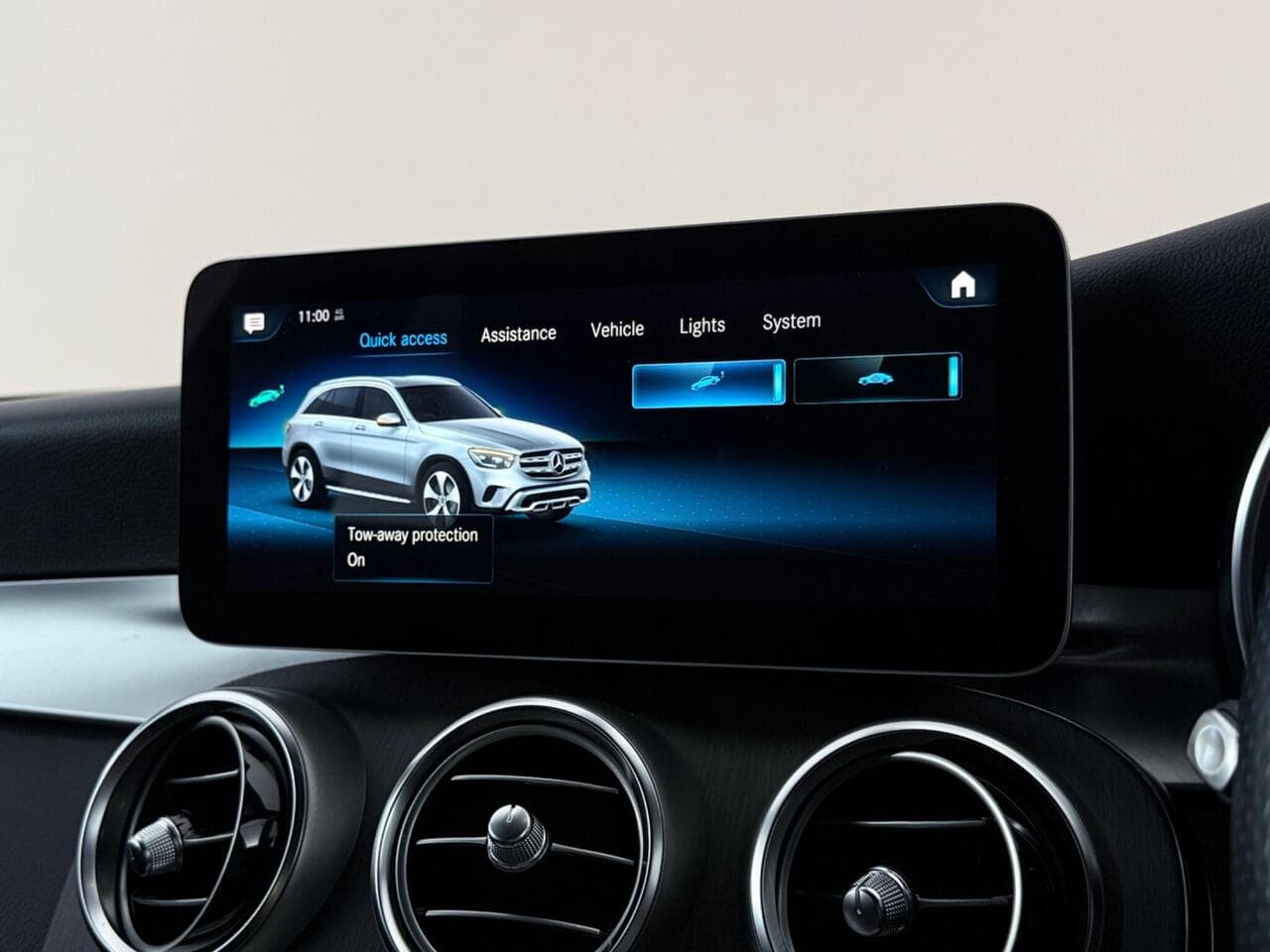 Mercedes-Benz GLC thumbnail Infotainment System