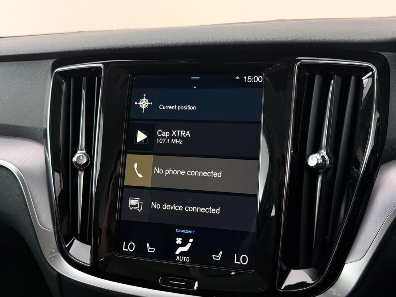 Volvo V60 thumbnail Infotainment System
