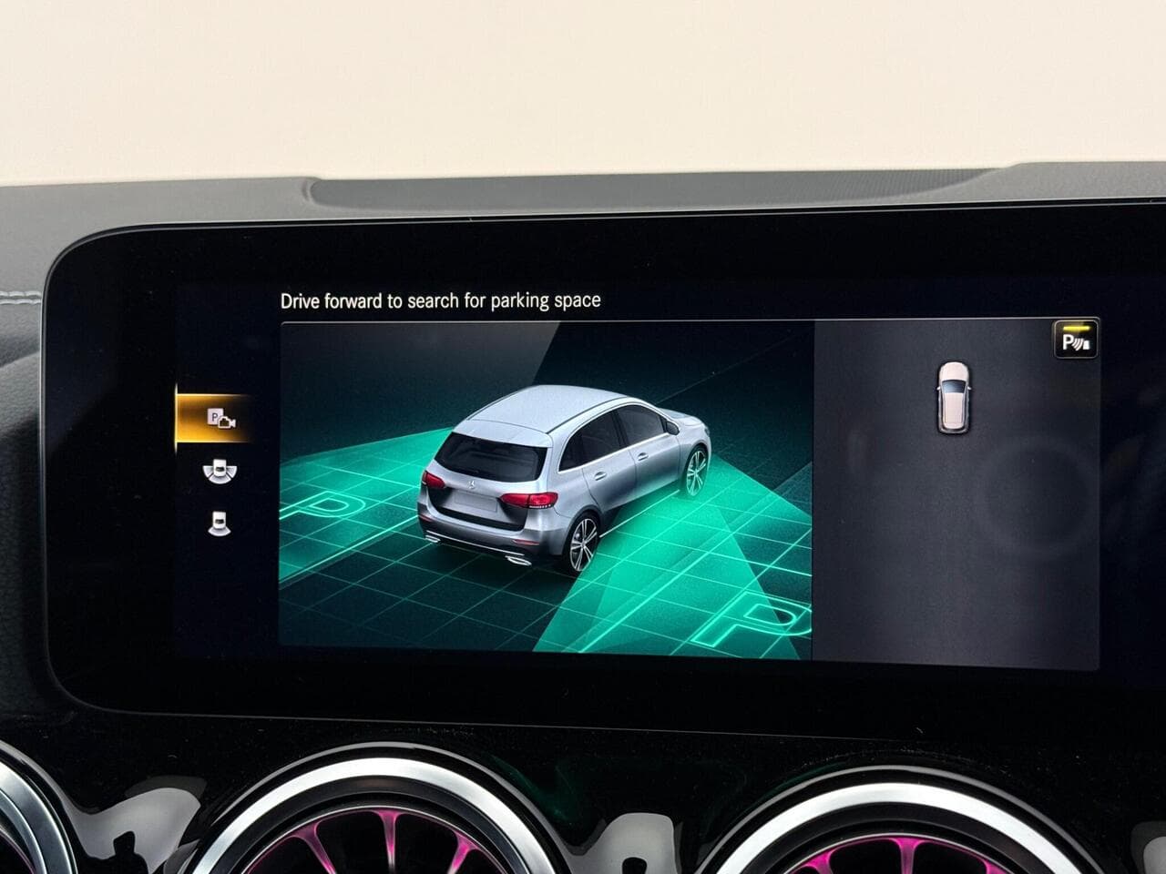 Mercedes-Benz B Class thumbnail Infotainment System