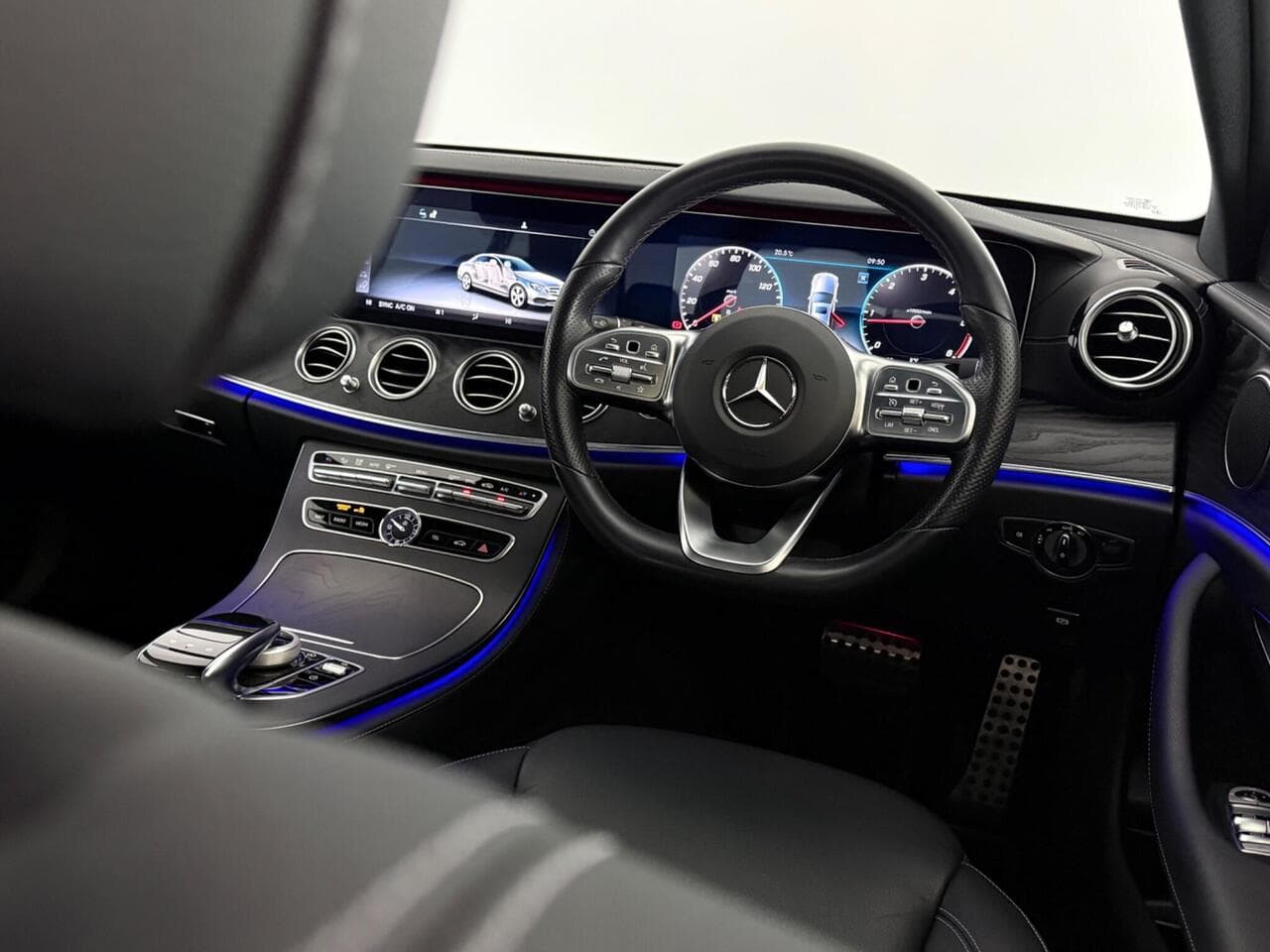 Mercedes-Benz E Class thumbnail Interior Front