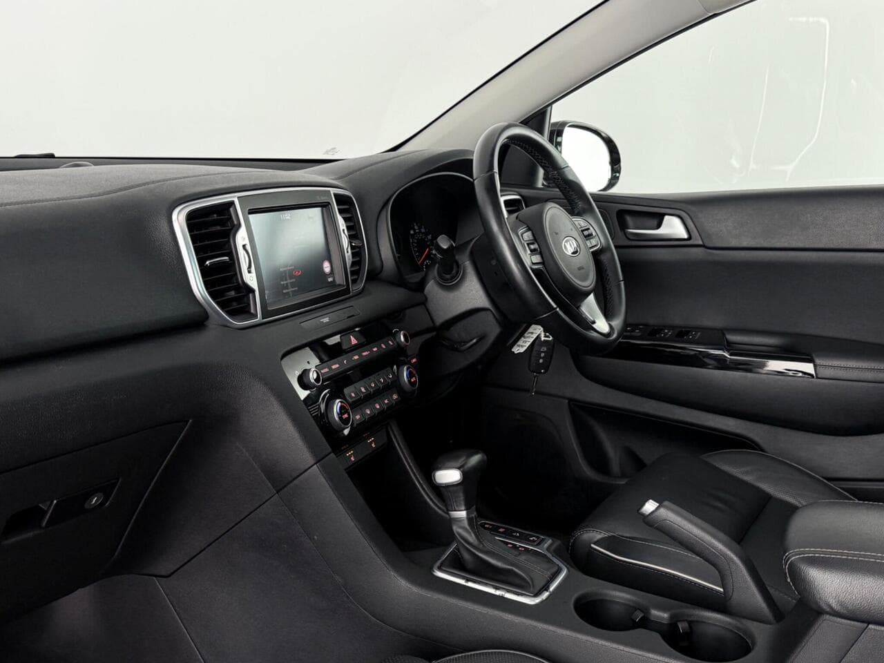 Kia Sportage thumbnail Interior Front