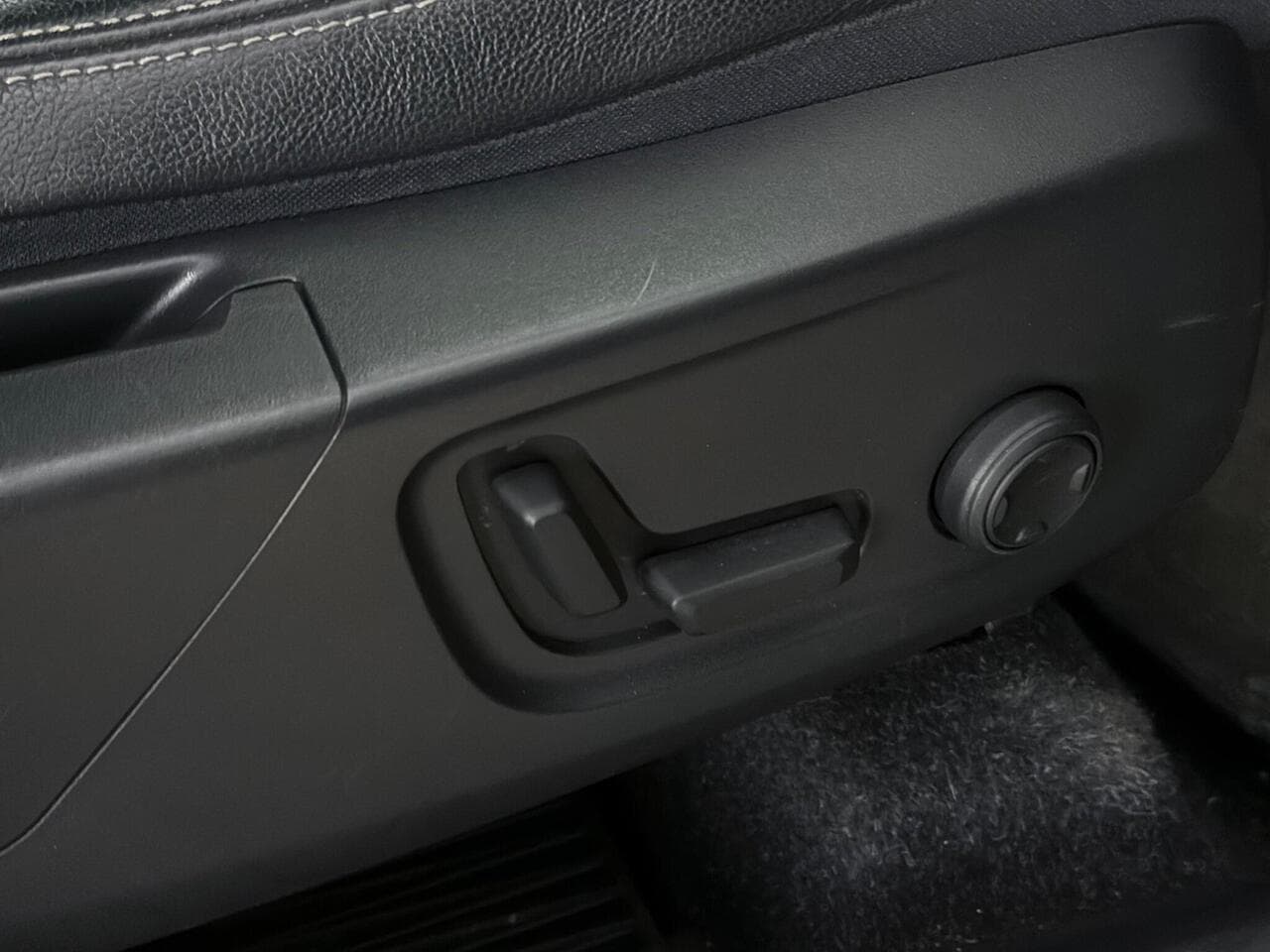 Volvo XC40 thumbnail Misc Controls