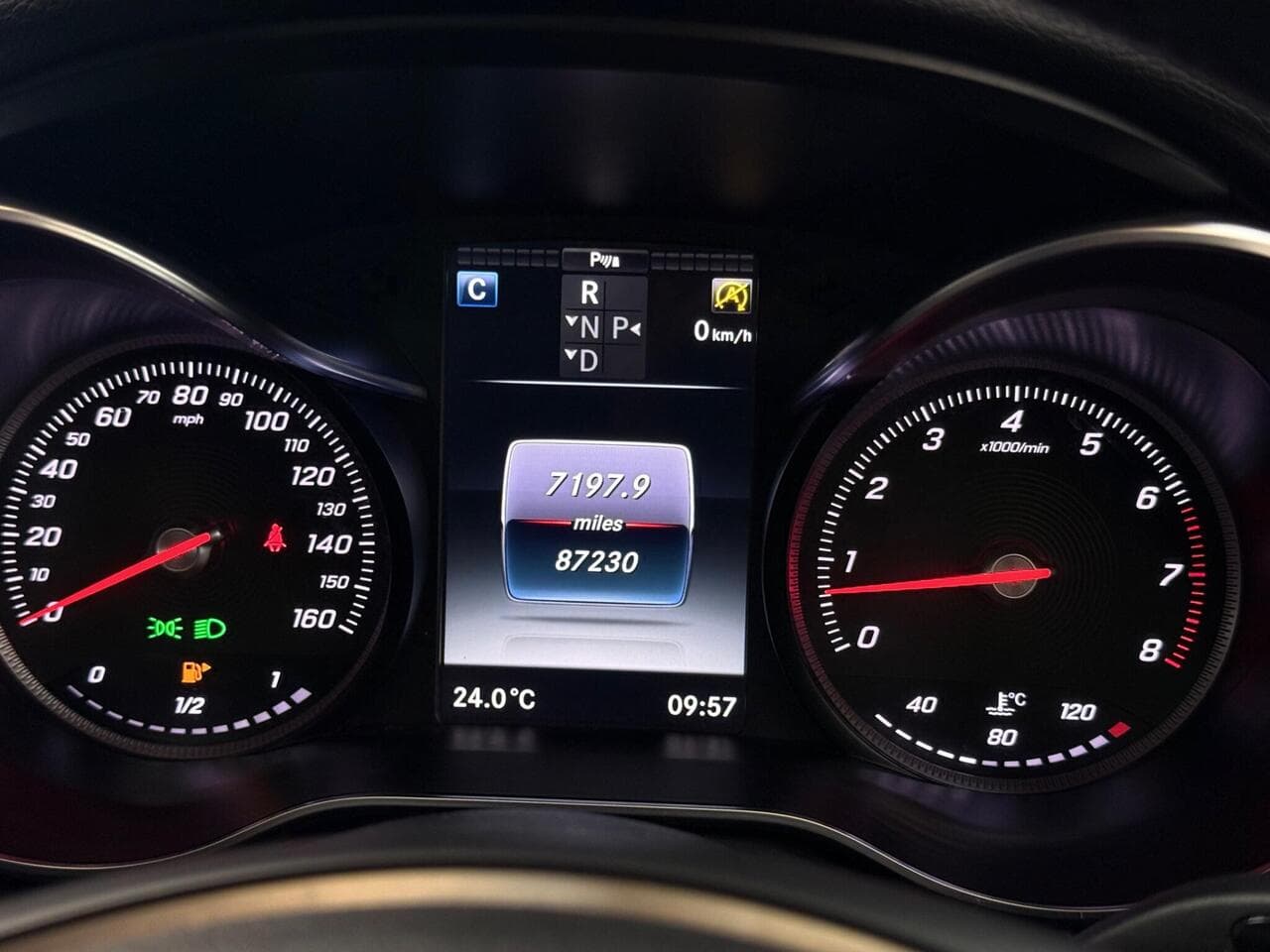 Mercedes-Benz C Class thumbnail Driver Instruments