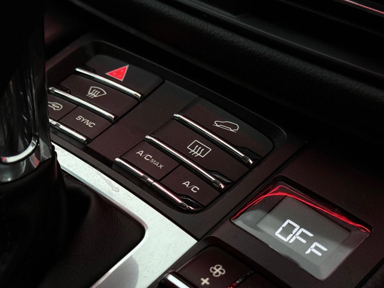 Porsche Macan thumbnail Misc Controls