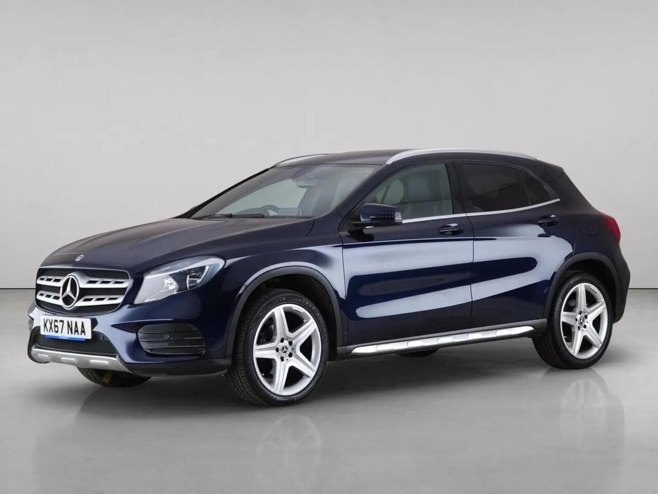 Mercedes-Benz GLA thumbnail Front Left