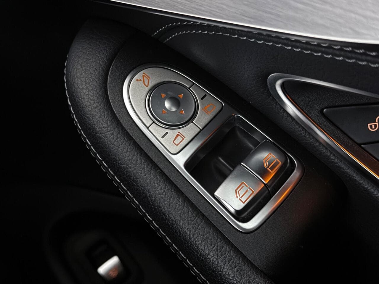Mercedes-Benz C Class thumbnail Misc Controls