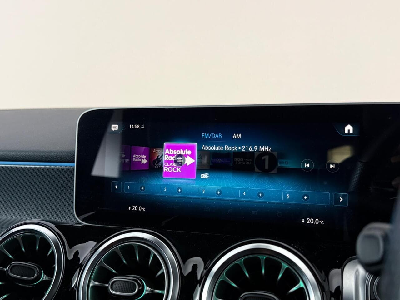 Mercedes-Benz GLB thumbnail Infotainment System