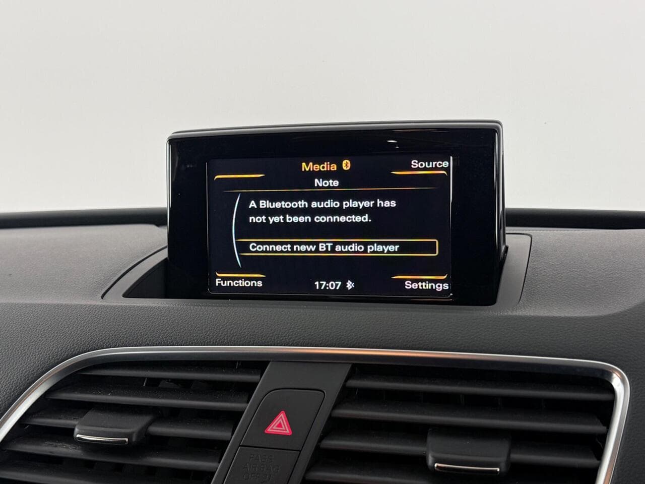 Audi Q3 thumbnail Infotainment System