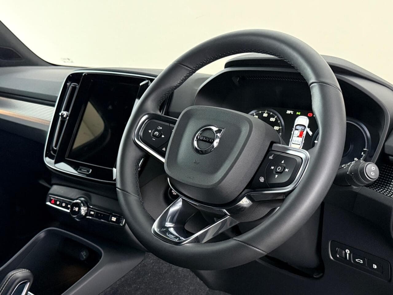 Volvo XC40 thumbnail Steering Wheel
